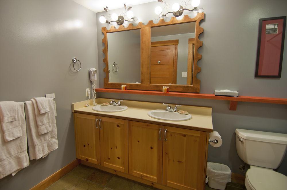 Hotel Lodging Ovations Whistler Exterior foto